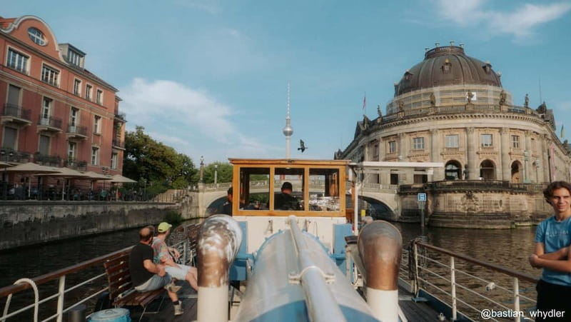 1h Berlin-Cruise with 140 year old electrified steamship - Why this old ship makes a better short cruise