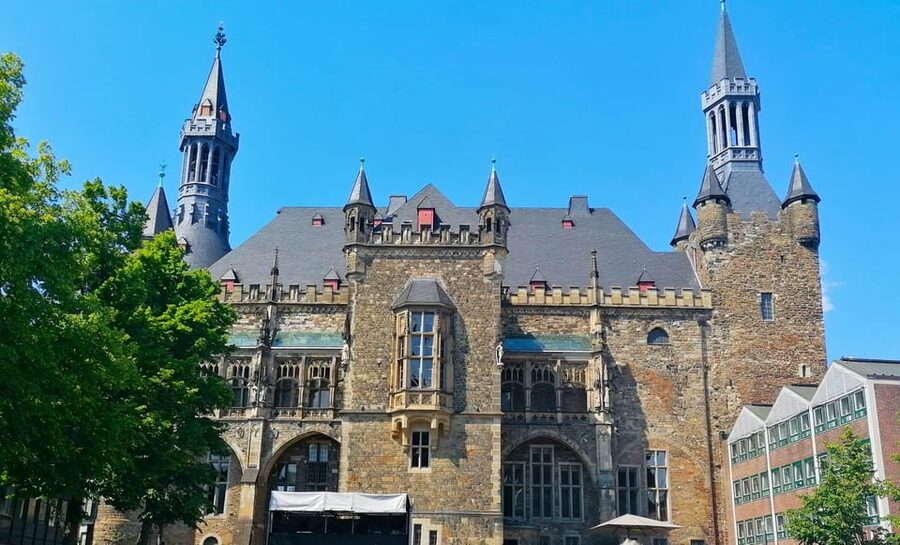 Aachen classic walking tour - The Town Hall and the political heart of Aachen