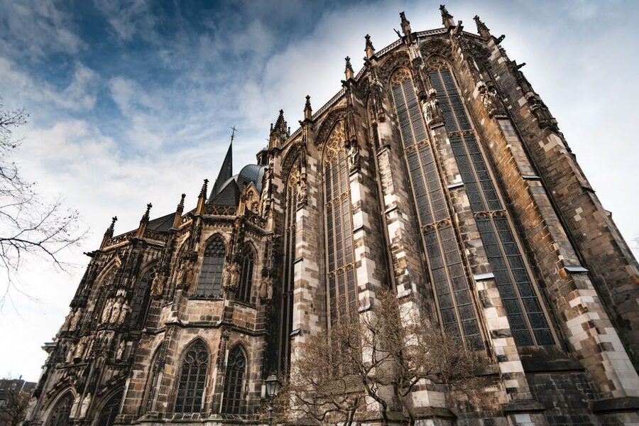 Aachen: Private Walking Tour With A Professional Guide - Language, pace, and the best type of group