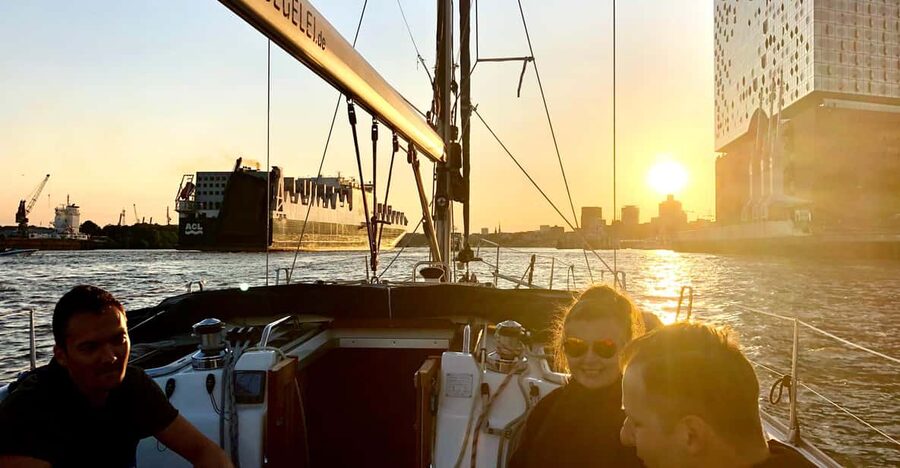 "After Work" - Sailing-Yacht Cruising Event, Hamburg/Elbe - Why this Hamburg harbor cruise feels different