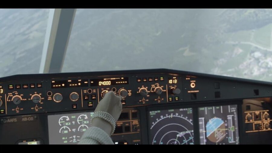 Airbus Flightsimulator | Flying Experience | adults&children - Sitting in the Airbus A320 cockpit