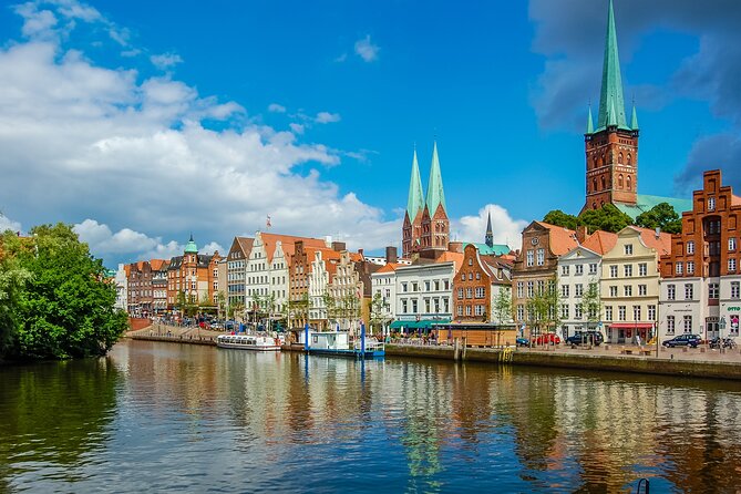All-in-One: Beautiful Lübeck: Shore Excursion from Kiel Port - Old Town lanes, market, and Town Hall