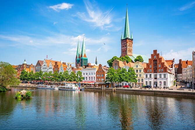 All-in-One: Beautiful Lübeck: Shore Excursion from Kiel Port - Arriving in Lübeck with a local guide