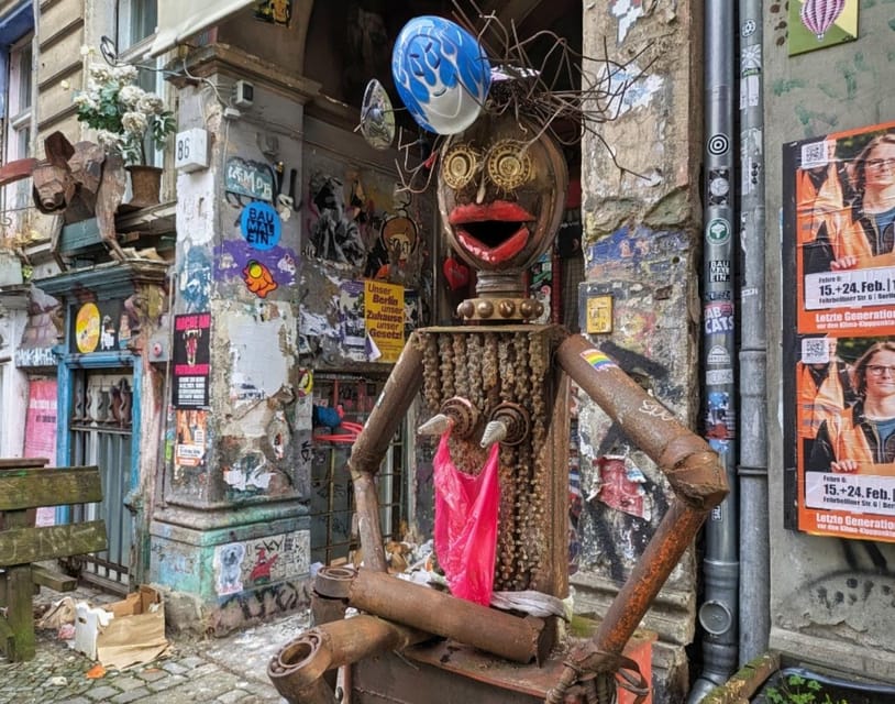 Alternative Berlin / Street art tour - Private group - Why this is not just a graffiti walk