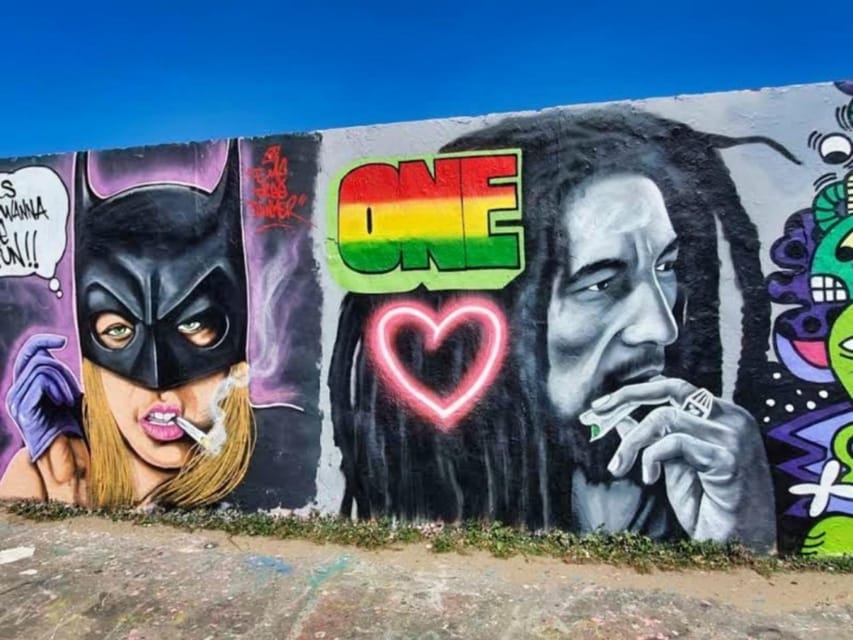 Alternative Berlin / Street art tour - Private group - Alternative housing and new ways to live