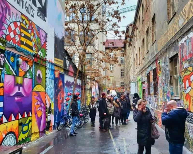 Alternative Berlin / Street art tour - Private group - Reading the walls instead of just photographing them