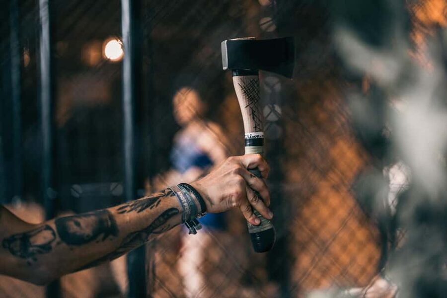 AXE THROWING & CRAFT BEER EXPERIENCE IN COLOGNE - What to wear and what to leave behind