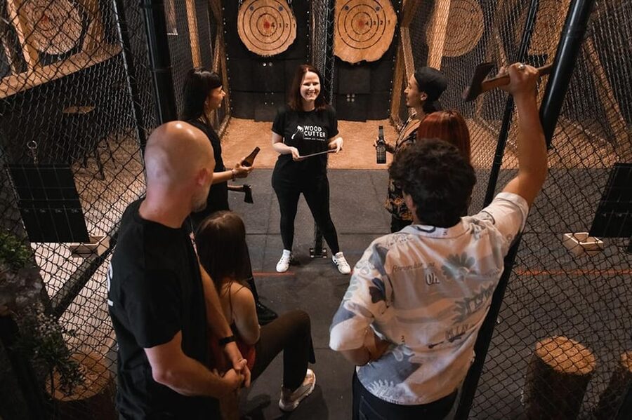 AXE THROWING EXPERIENCE IN BERLIN - Why axe throwing works well for a Berlin evening