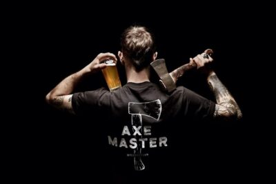 AXE THROWING EXPERIENCE IN BERLIN