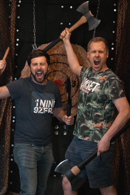 AXE THROWING EXPERIENCE IN BERLIN - Four people per lane is the sweet spot