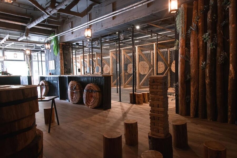 AXE THROWING EXPERIENCE IN BERLIN - What the $28 price includes