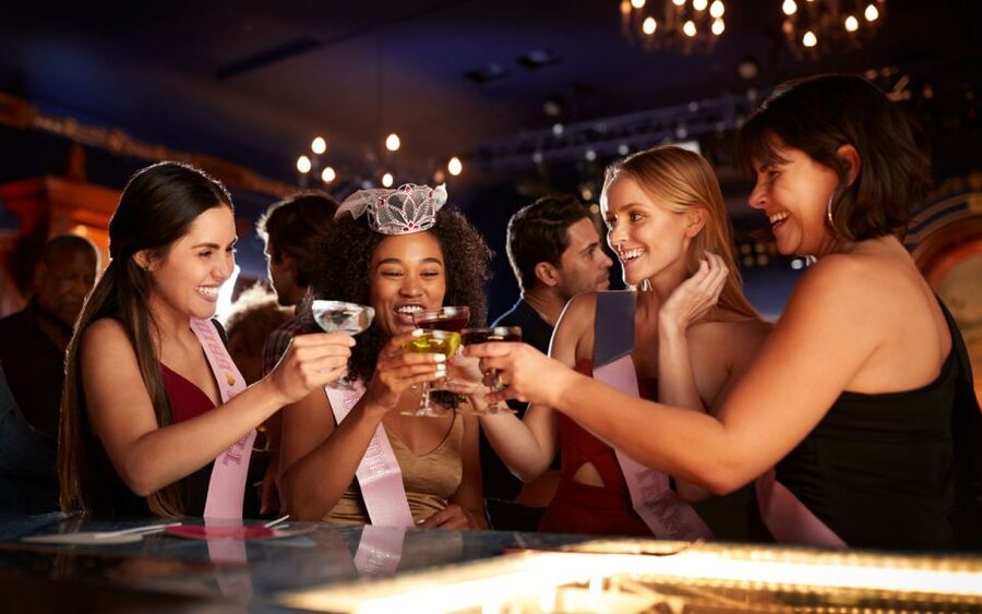 Bamberg: Bar & Club Tour with free Shots & VIP entry - VIP entry and the move into club time