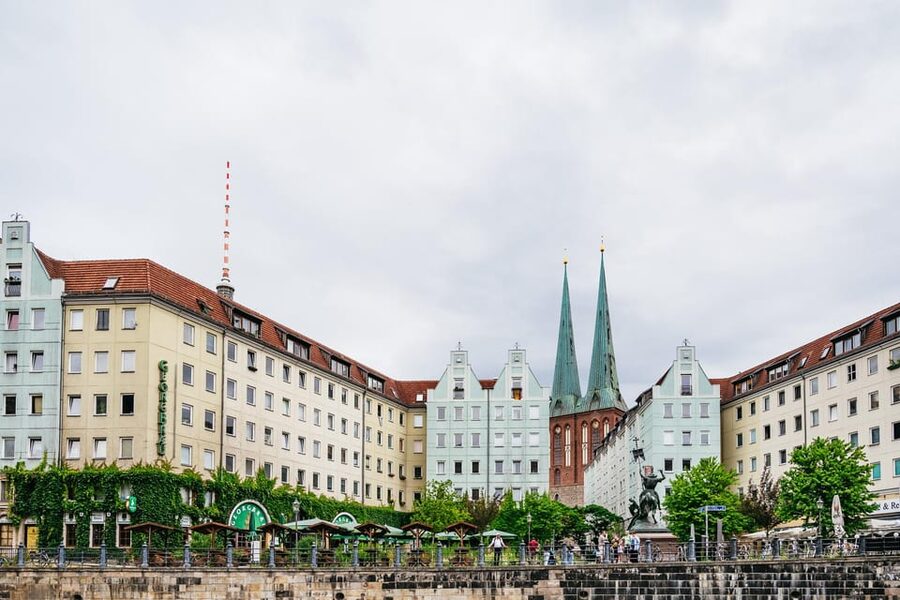 Berlin: 1-Hour City Sightseeing Cruise - Museum Island and Berlin Cathedral from the river