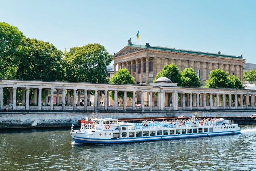 Berlin: 1-Hour City Tour by Boat with Guaranteed Seating - Key points to know before boarding