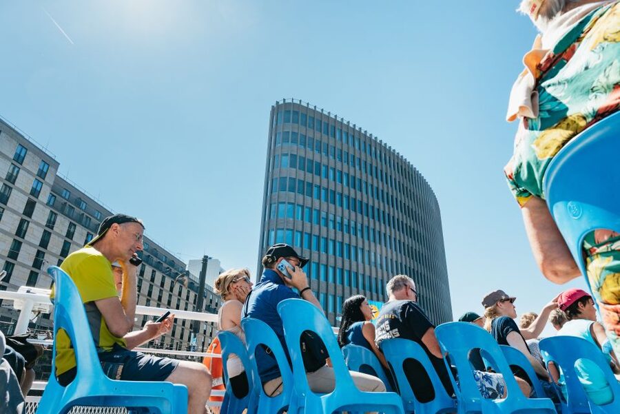 Berlin: 1-Hour City Tour by Boat with Guaranteed Seating - The turn at Lutherbrücke and the view toward Bellevue