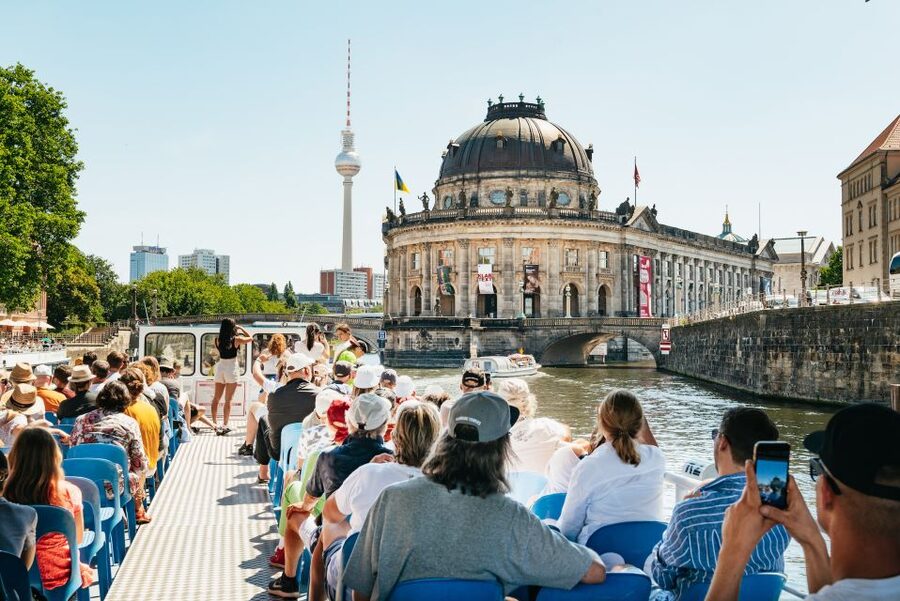 Berlin: 1-Hour City Tour by Boat with Guaranteed Seating - Seating, comfort, and the best place to sit