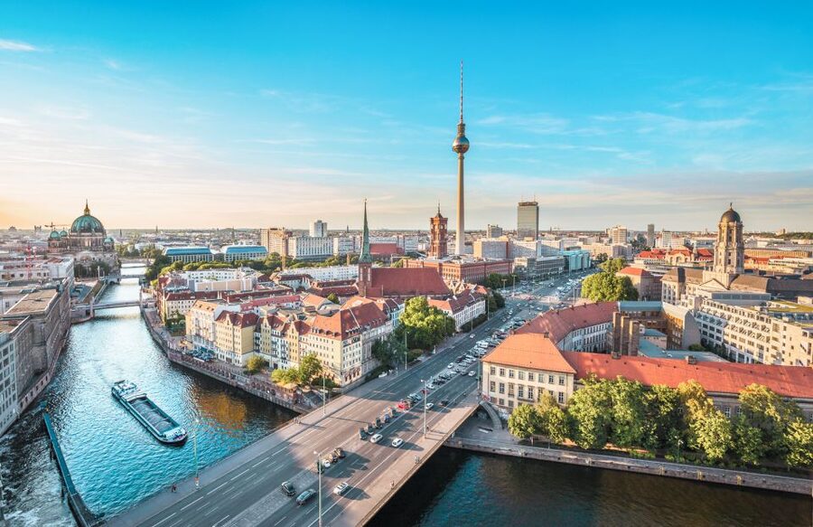 Berlin: 1-Hour Guided Tour of the Historic Center - Brandenburg Gate and Pariser Platz