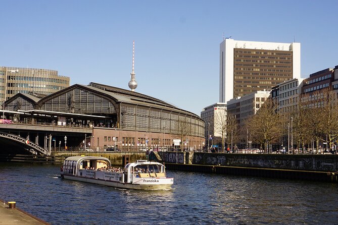 Berlin: 1-hr Boat Tour with Bilingual Live Guide (DE/EN) - Seeing Berlin from the Spree