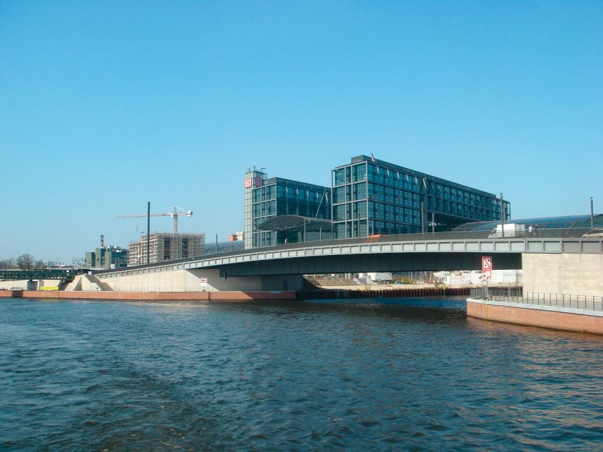Berlin: 2.5-Hour East Side Boat Cruise with Commentary - East Side Gallery from the Spree