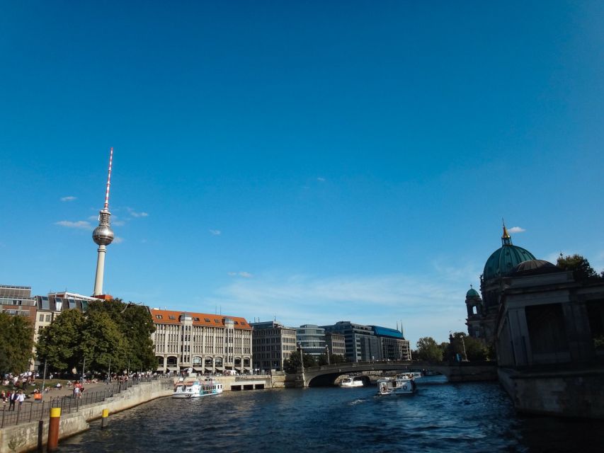 Berlin: 2.5-Hour East Side Boat Cruise with Commentary - Oberbaum Bridge and the eastern harbor
