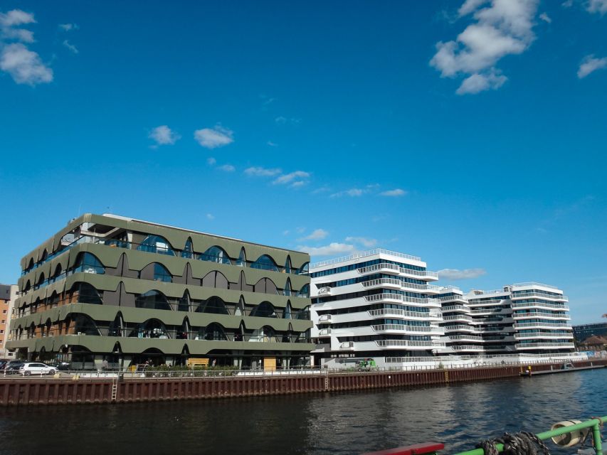 Berlin: 2.5-Hour East Side Boat Cruise with Commentary - Friedrichstrasse, the Palace of Tears, and the central river
