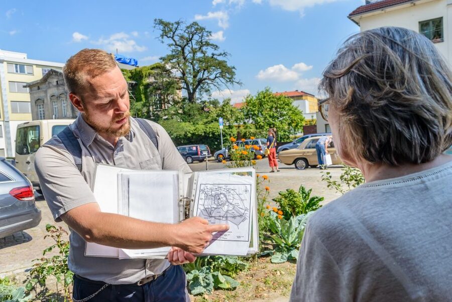 Berlin: 2.5-Hour Walking Tour through Kreuzberg 61 - The Fachwerkhof and Chamissoplatz
