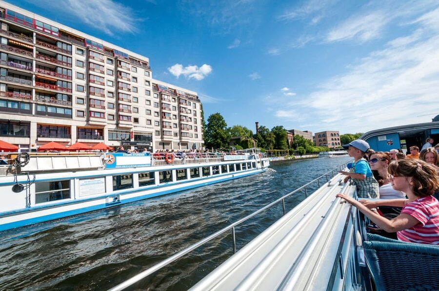 Berlin: 3.25-Hour Spree & Landwehrkanal Boat Tour - Who will enjoy this cruise most?