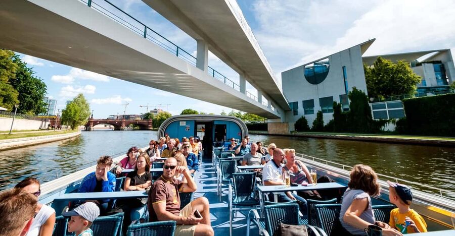 Berlin: 3.25-Hour Spree & Landwehrkanal Boat Tour - Bridges become the main attraction