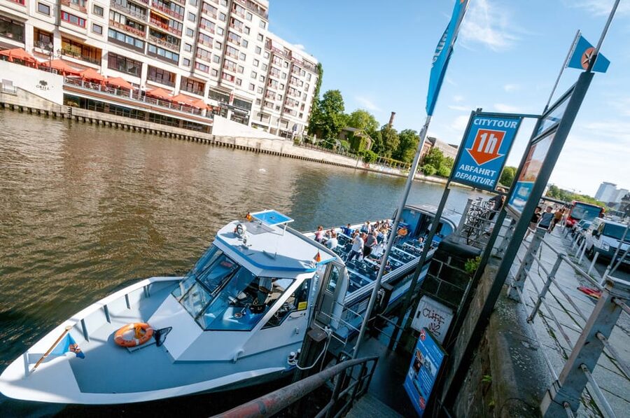 Berlin: 3.25-Hour Spree & Landwehrkanal Boat Tour - The Landwehr Canal and Berlin’s everyday side