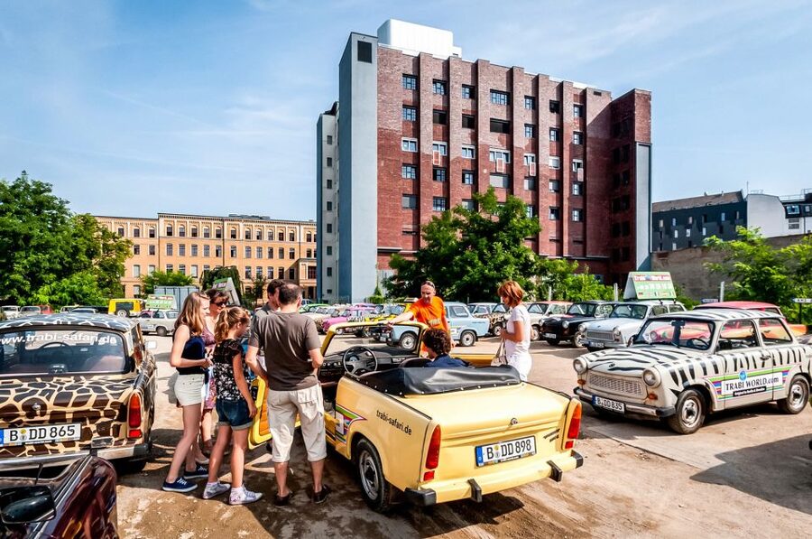 Berlin: 75-minute Trabi Safari - Brandenburg Gate and Unter den Linden