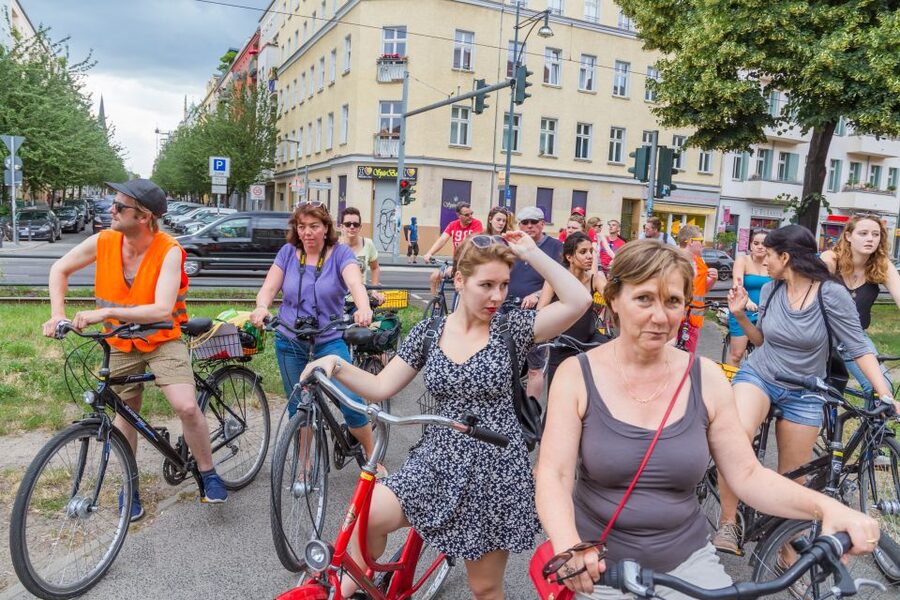 Berlin: Alternative Bike Tour of Kreuzberg & Friedrichshain - Bikes, clothing, and weather