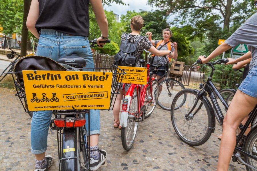 Berlin: Alternative Bike Tour of Kreuzberg & Friedrichshain - Görlitzer Park and the SO36 district