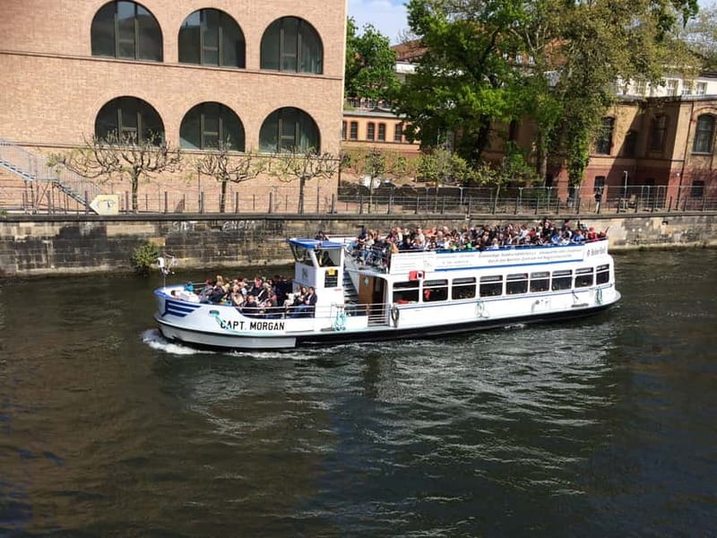 Berlin: Boat Sightseeing Cruise with Audioguide - Seeing Berlin from the Spree