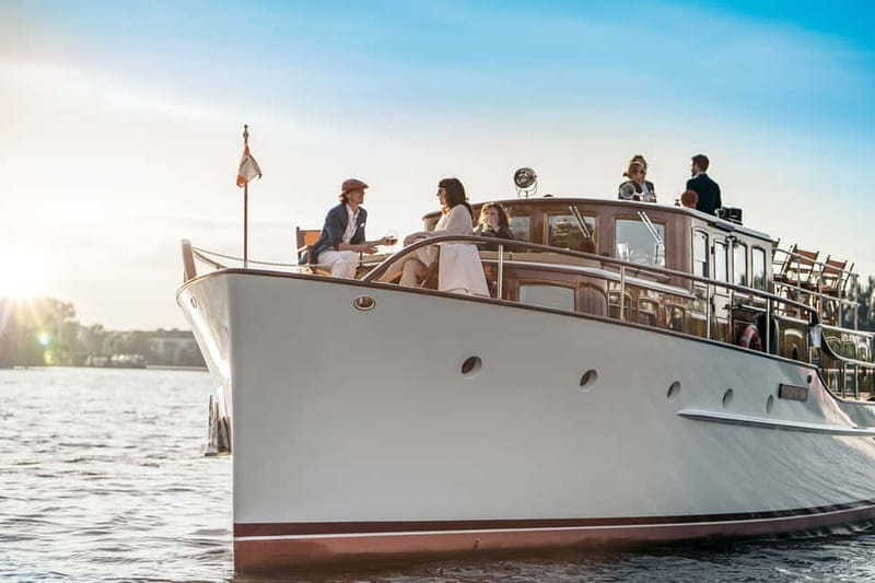 Berlin: Boat Sightseeing Tour on Electric Motor Yacht - Finding the yellow jetty by Berlin Cathedral