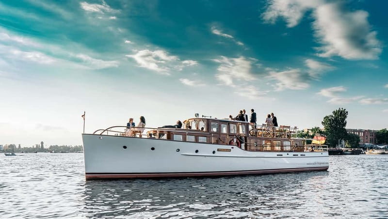 Berlin: Boat Sightseeing Tour on Electric Motor Yacht - Choosing between the foredeck, aft deck, and salon