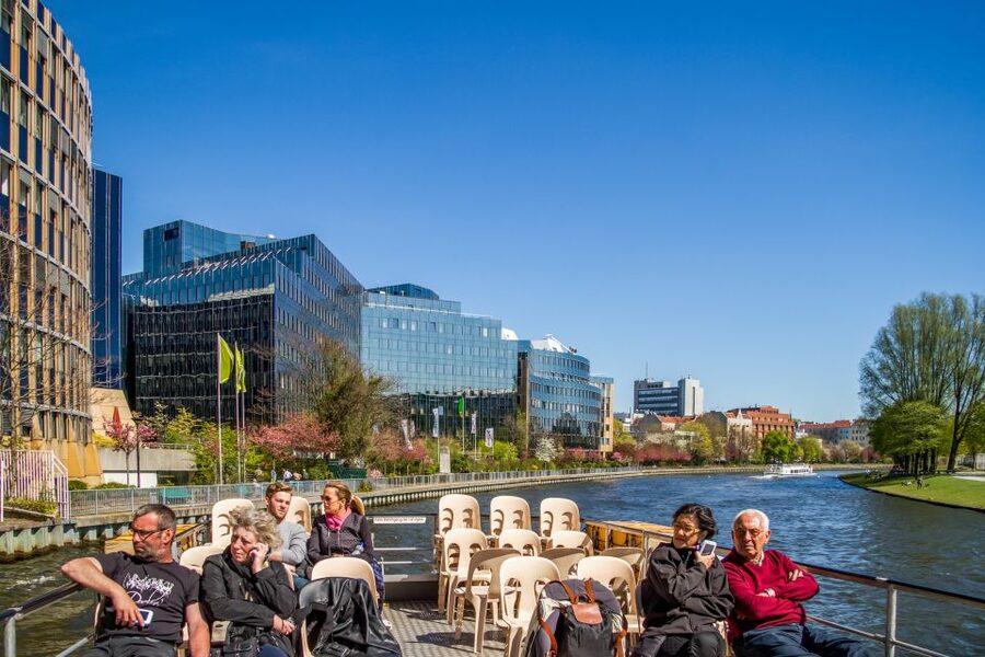 Berlin: Boat Tour Along the River Spree - Central Station and the city’s working side