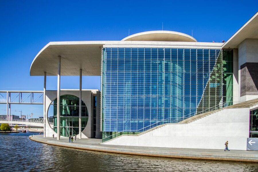 Berlin: Boat Tour Along the River Spree - When the 135-minute length helps, and when it does not