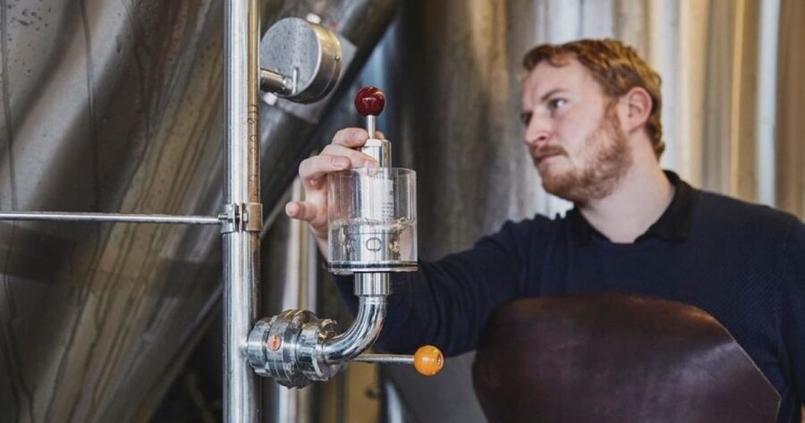 Berlin: BRLO BRWHOUSE Tour and Craft Beer Tasting - Why the guide makes the difference