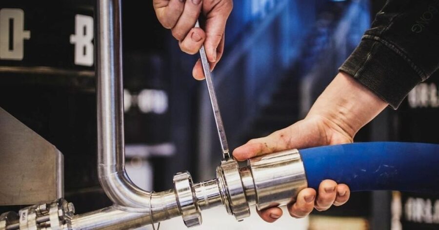 Berlin: BRLO BRWHOUSE Tour and Craft Beer Tasting - Five beers, five small pairings