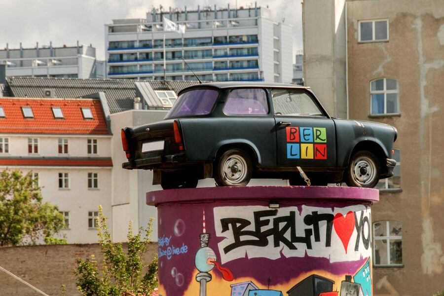 Berlin: City Sightseeing Hop-On Hop-Off Bus Tour - Checkpoint Charlie and the central squares