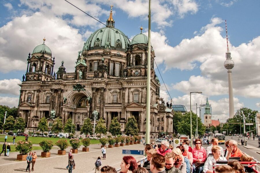 Berlin: City Sightseeing Hop-On Hop-Off Bus Tour - Bellevue Palace, Victory Column, and Berlin’s green side