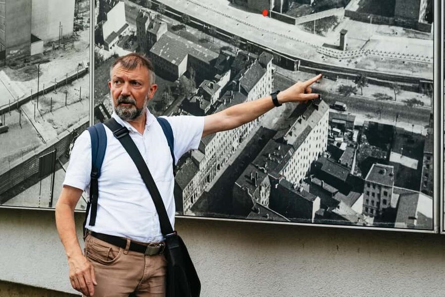 Berlin: Cold War Walking Tour on Berlin Wall Route - Walking pace, group size, and guide style
