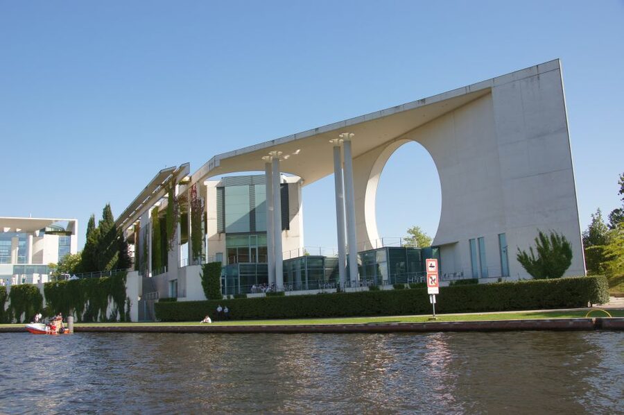 Berlin: Dinner Cruise on the Spree with Prosecco - From Charlottenburg toward central Berlin
