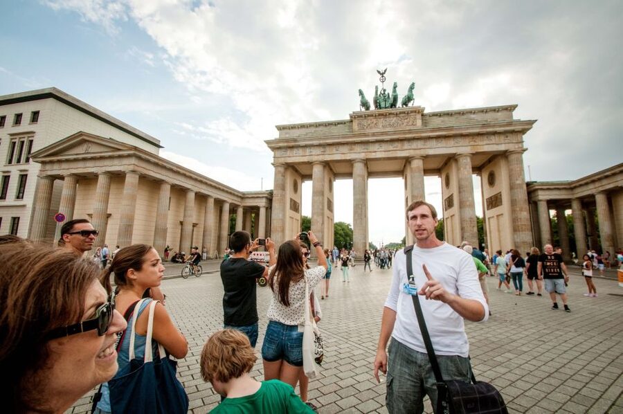 Berlin: Discover Berlin Walking Tour - Checkpoint Charlie and the Cold War city