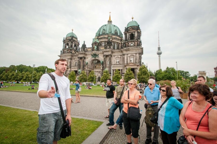 Berlin: Discover Berlin Walking Tour - Museum Island, Berlin Cathedral, and Palace Square