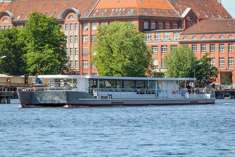 Berlin: East Side Gallery Spree Cruise in a Solar Catamaran - Key points before you book