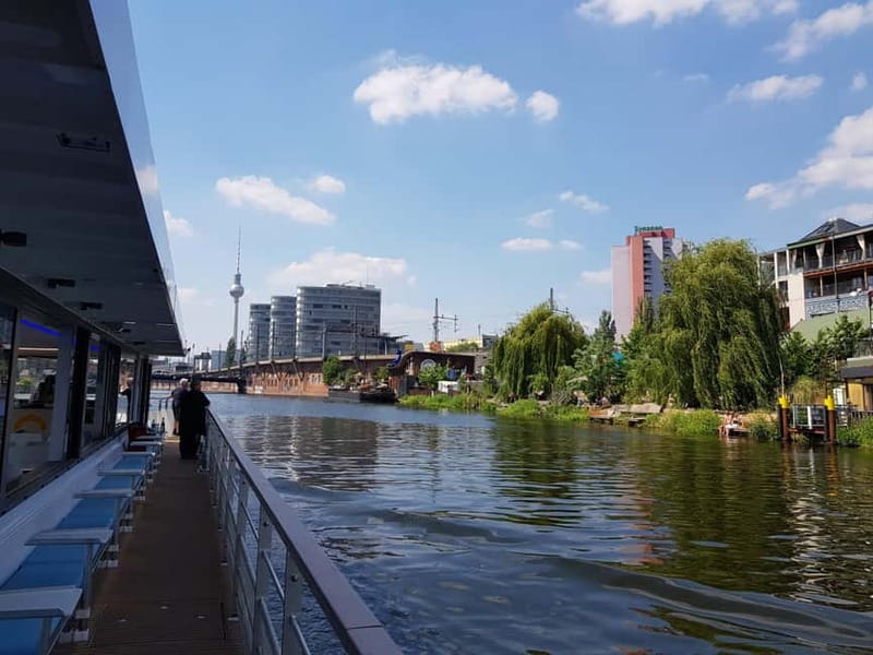 Berlin: East Side Gallery Spree Cruise in a Solar Catamaran - Starting at Jannowitzbrücke