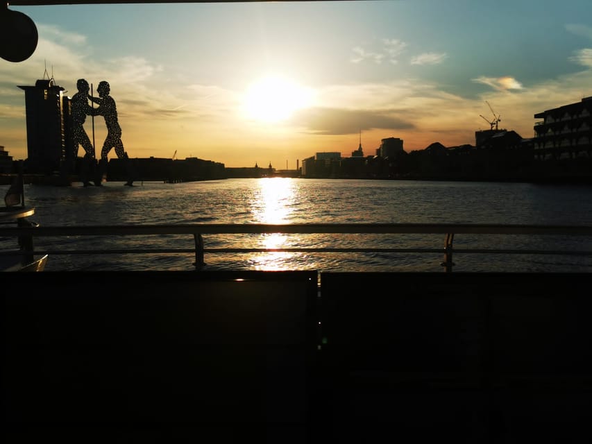 Berlin: Exclusive Boat Tour on a Solar-Powered Catamaran - Hauptbahnhof and the Pregnant Oyster