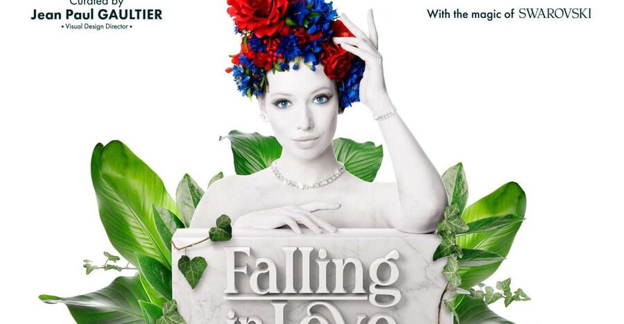 Berlin: FALLING | IN LOVE Grand Show Friedrichstadt-Palast - The scale of the stage changes the experience