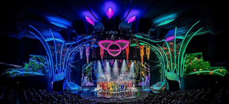 Berlin: FALLING | IN LOVE Grand Show Friedrichstadt-Palast - Who will enjoy FALLING | IN LOVE most?